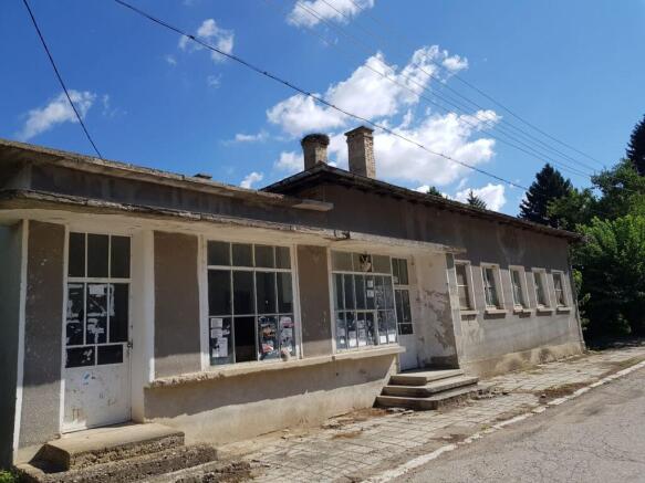 Close-up side view of the bakery building highlighting windows and entrance steps