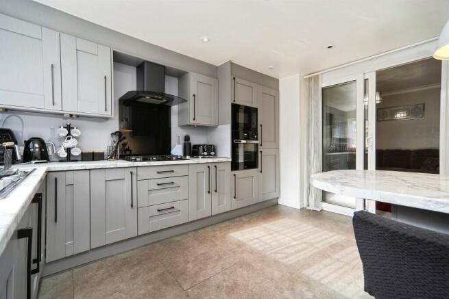 3 bed Terraced for sale Image 7