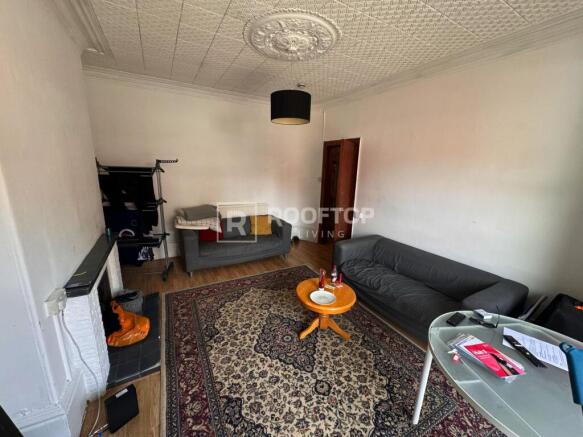 6 bed House to rent Image 5