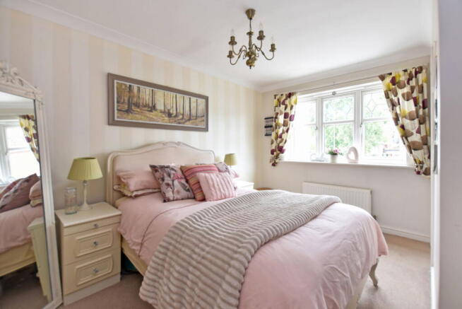 4 bed Detached for sale Image 8