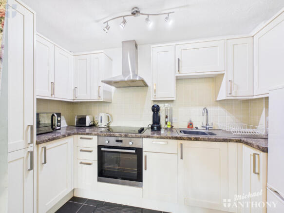 CAM03218G0-PR0835-STILL003