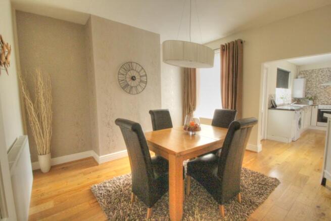Exeter - Dining room: kitchen