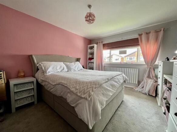 Bed1.jpg