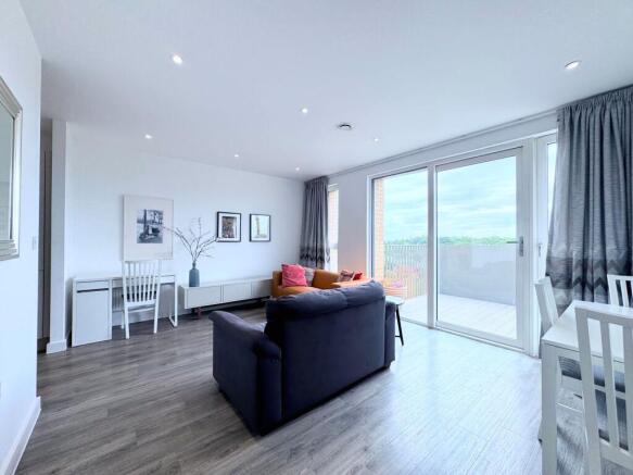 Lounge/dining area