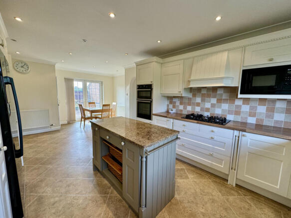 3 bed Detached for sale Image 5