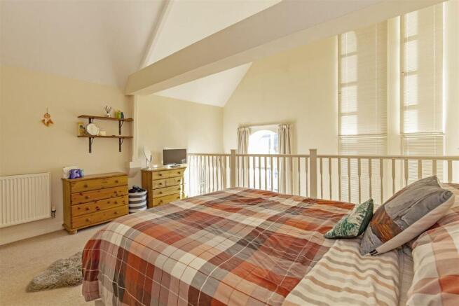 Bedroom 1-2.jpg