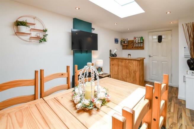 Dining / Bar Area