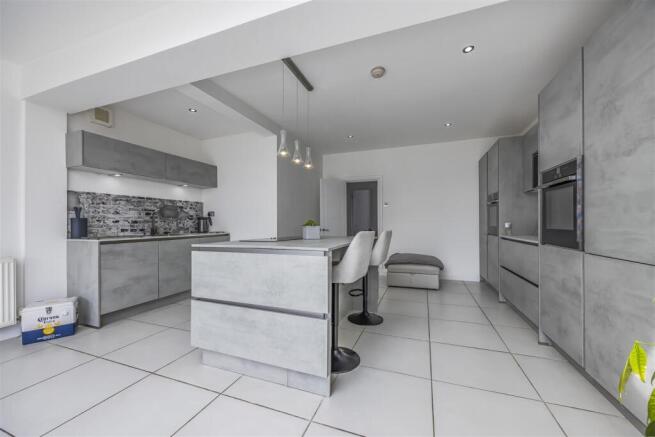 32 Kenyon Road, Copnor-PorticoMarketing-SoldBy-28.