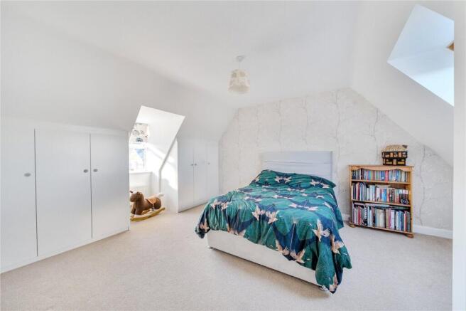 5 bed Detached for sale Image 8