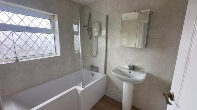 3 bed Semi-Detached to rent Image 11