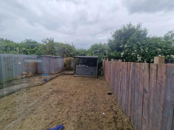 3 bed Semi-Detached to rent Image 8