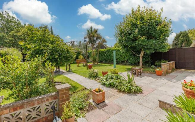 Established and well maintained garden