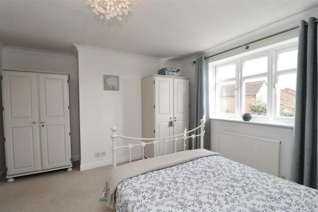 4 bed Detached for sale Image 9