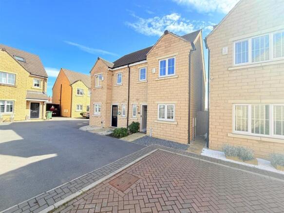 3 bed Town House for sale Image 2