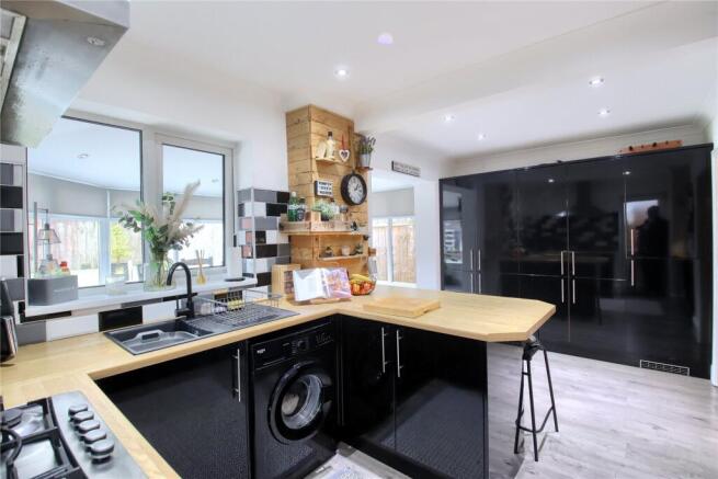 3 bed Semi-Detached for sale Image 8