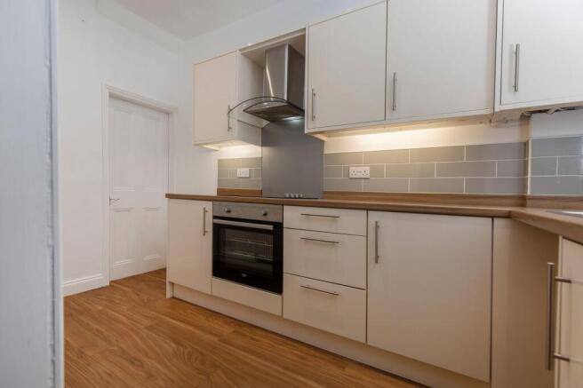 2 bed Terraced to rent Image 6