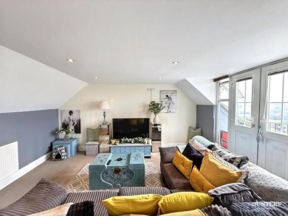 5 bed Detached for sale Image 6
