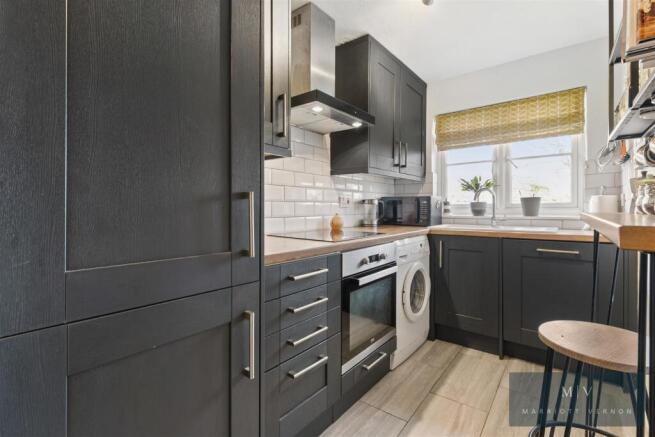 Rosamund Close 11 MV-9.jpg