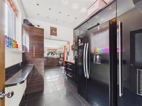 3 bed Semi-Detached for sale Image 7