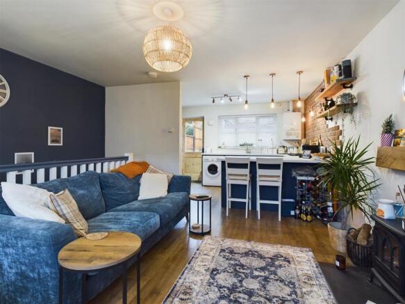 Lounge/Kitchen