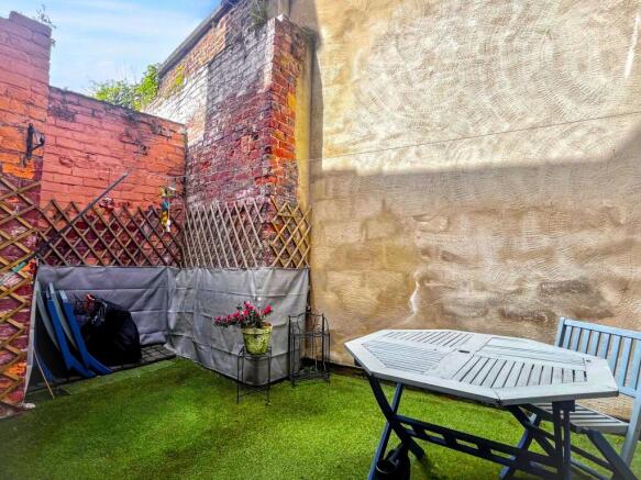 4 bed House for sale Image 12