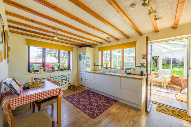 Kitchen/Breakfast...