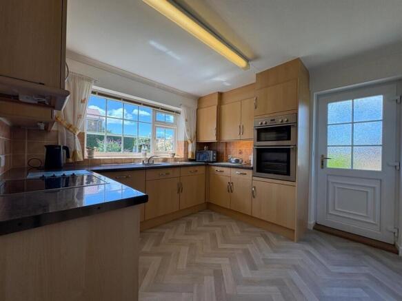 3 bed Detached for sale Image 4