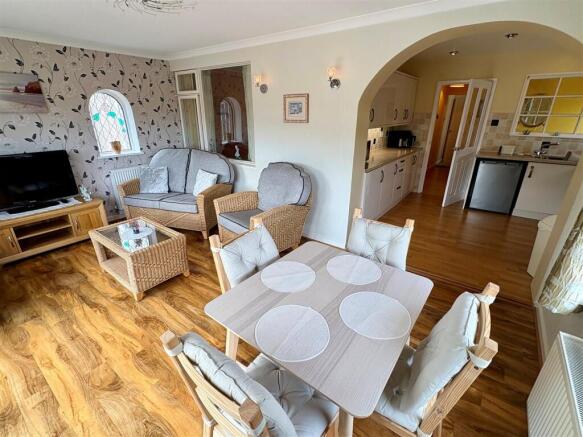 2 bed Semi-Detached Bungalow for sale Image 10
