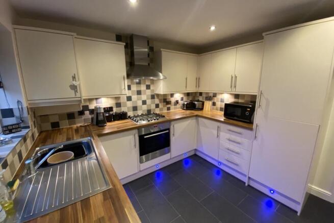 KITCHEN DINING ROOM