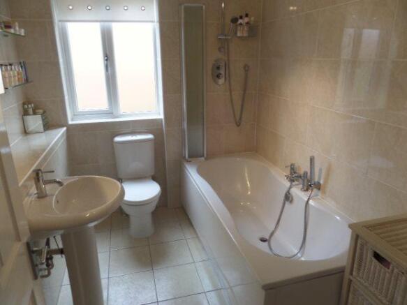 FAMILY BATHROOM