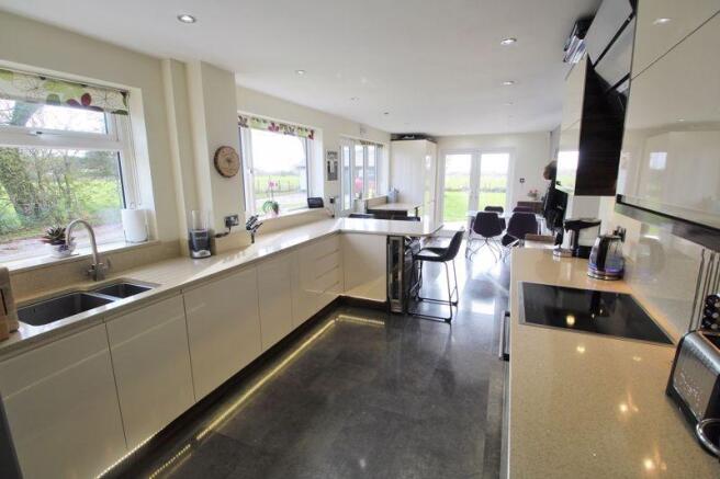 Dining/Kitchen