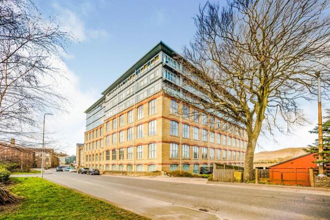 3 bed Apartment to rent Image 9