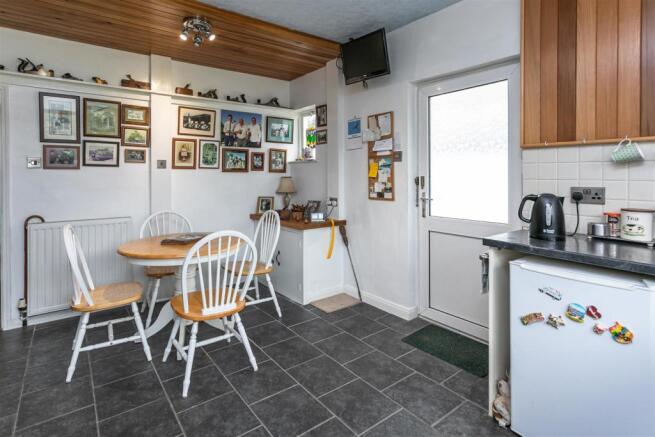 Kitchen B.jpg