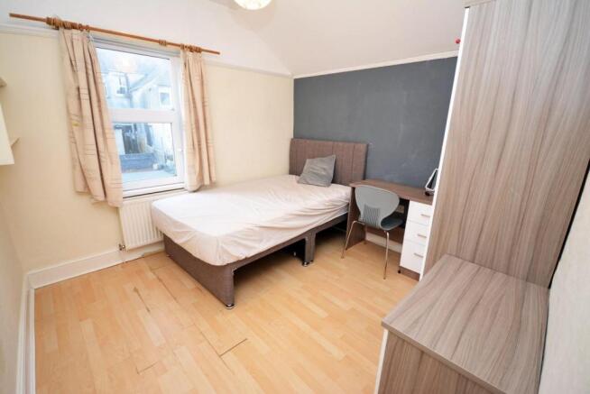 Bedroom Six (First Floor Rear)