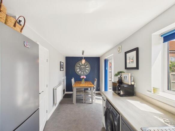 3 bed Semi-Detached for sale Image 6