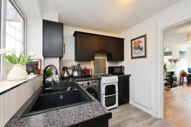 2 bed Terraced for sale Image 8