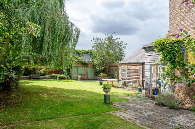 6 bed Semi-Detached for sale Image 12