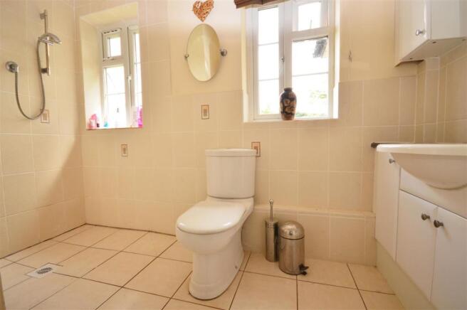 Family Shower Room.J