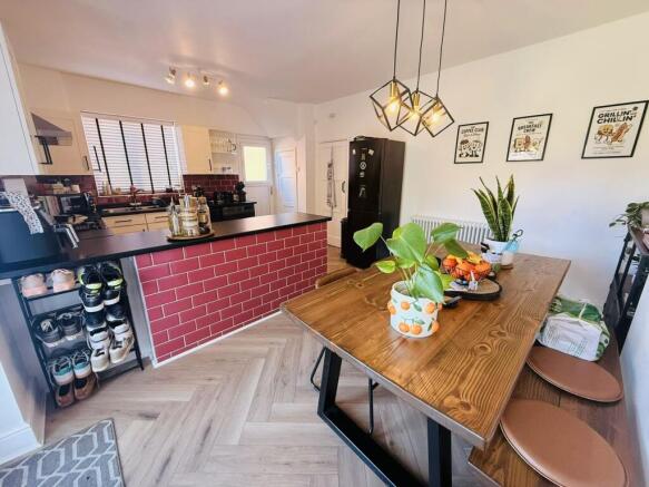 3 bed Semi-Detached to rent Image 4