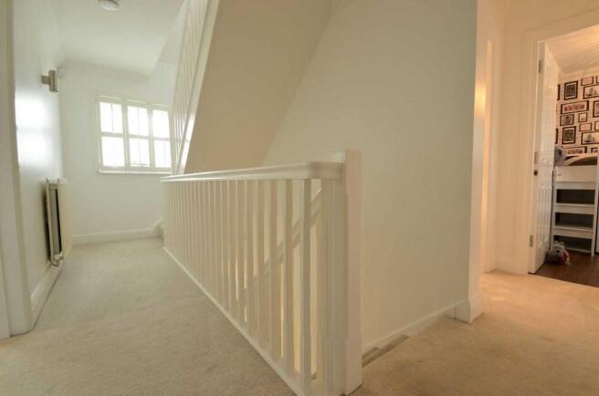 1st FLOOR LANDING