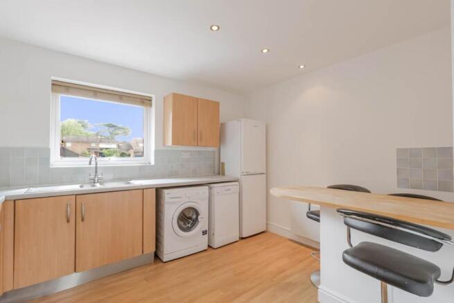 2-bed-charlton-kings10.jpg