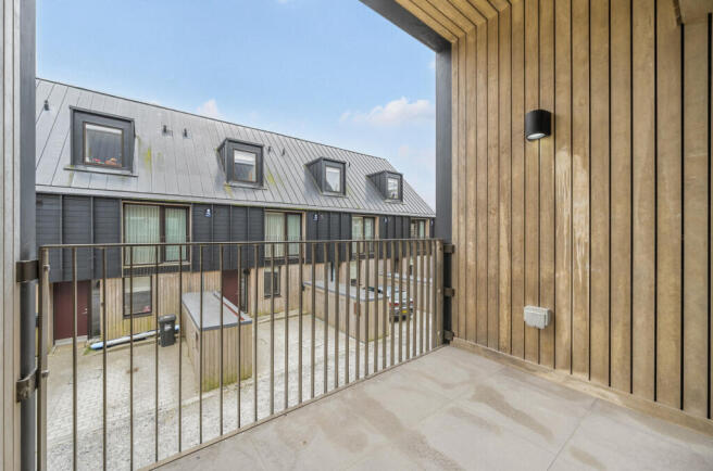 1315344-4-685a968...