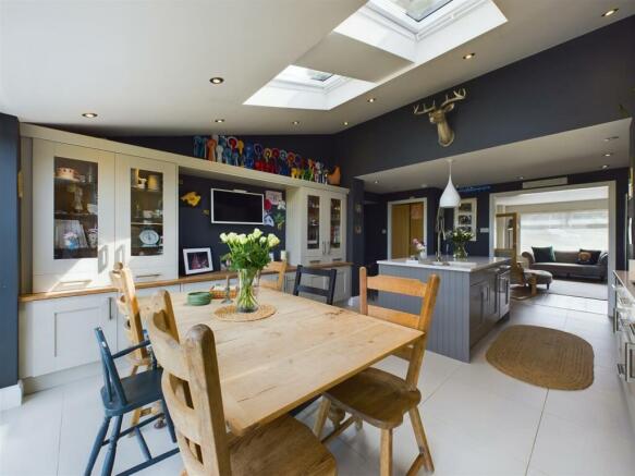 Kitchen/Dining Area