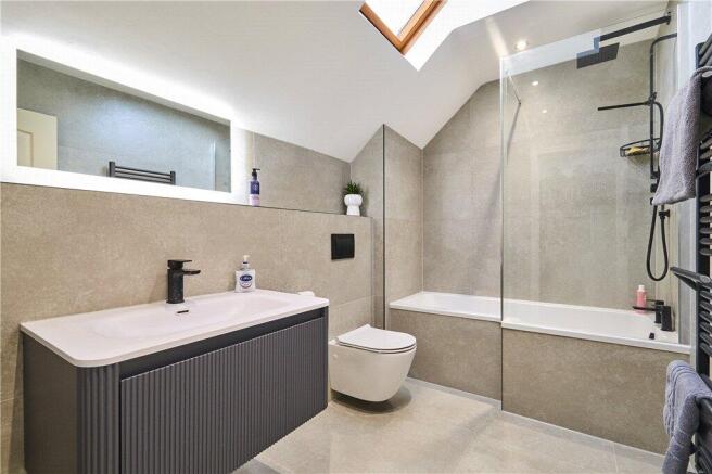 6 bed Detached for sale Image 11