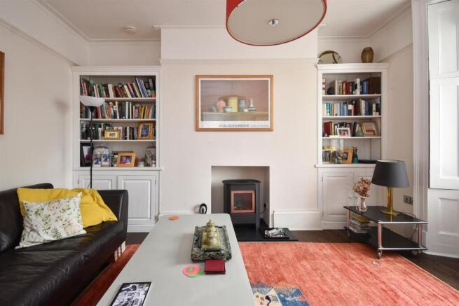 Reception room/bedroom