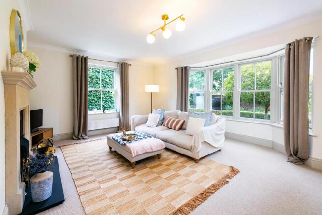 5 bed Detached for sale Image 6