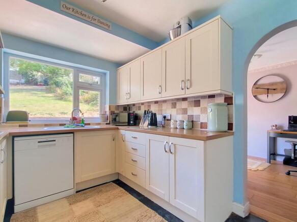 3 bed Semi-Detached for sale Image 4