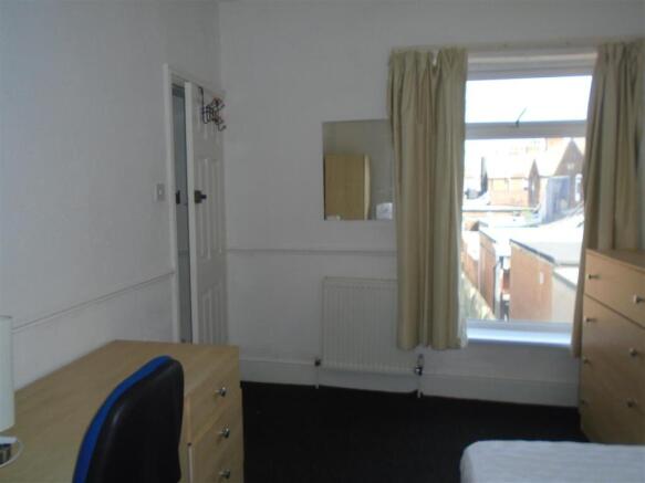 4 bed House Share to rent Image 6
