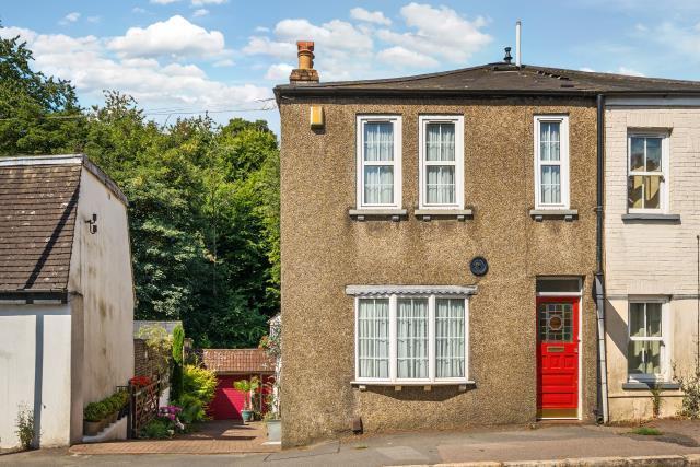 3-bed semi-detached on Station Road, Amersham, £700,000