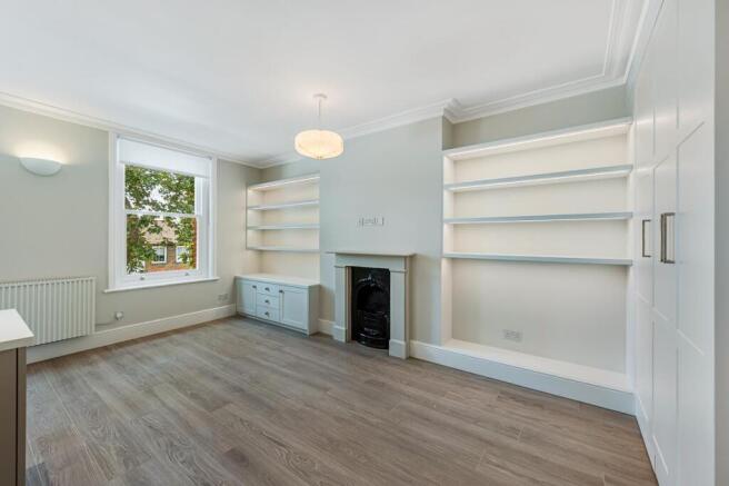 Flat 3, 130a Chiswick High Road (1).jpg